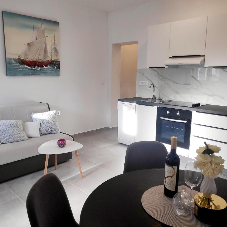 Sea Star Apartments Пьешчана-Увала Экстерьер фото